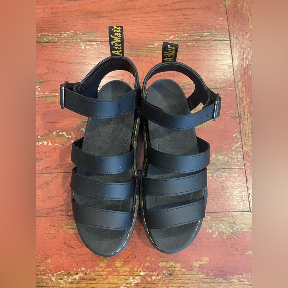 Dr. Marten black sandals 🖤